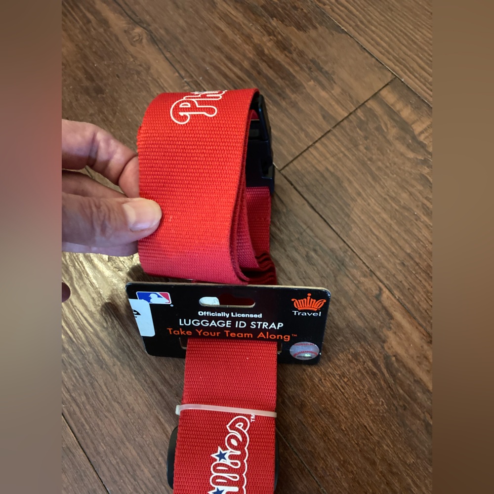 Phillies Red Luggage ID Strap - Picture 5 of 11